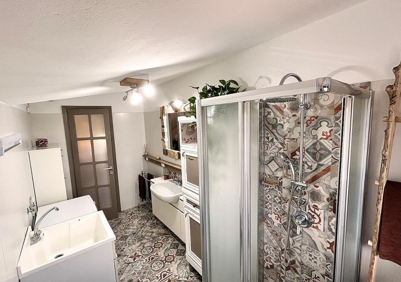 La Mansardina Apartment Venegono Superiore Luaran gambar